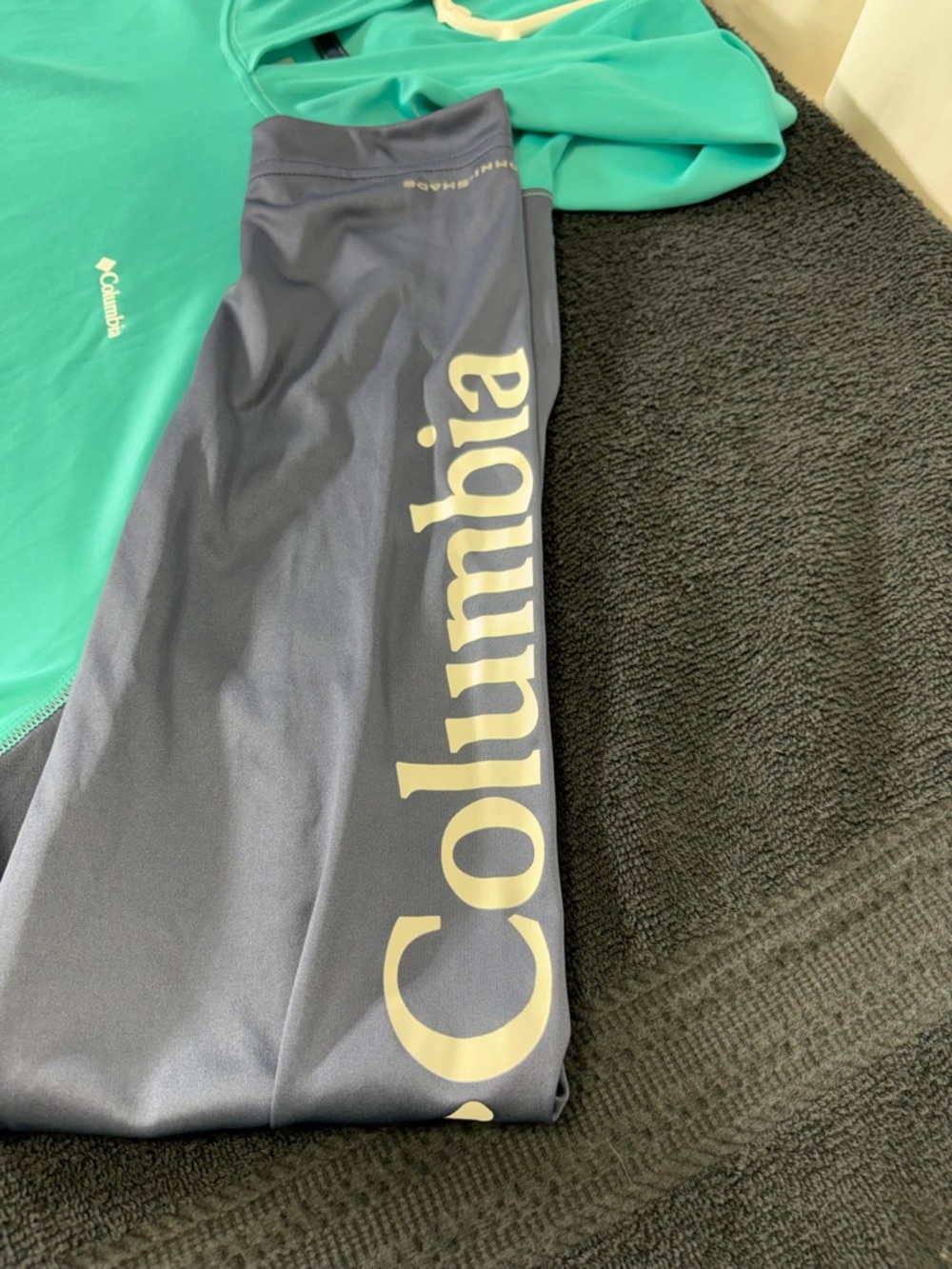 Columbia Teal Hooded Long-Sleeve Rash Guard with Navy Sleeves 2687 - Picture 5 of 11